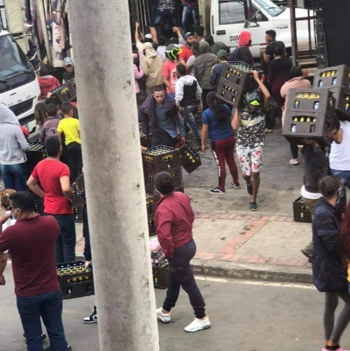 Vandalismo y delincuencia en Cartagenita, supuestos manifestantes saquean camiones.