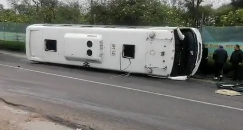 Bus escolar se volcó en la Autopista Norte de Bogotá: reportan cuatro niños heridos