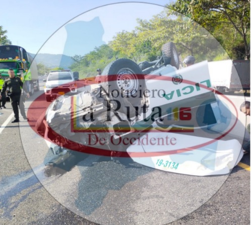 Tres policías heridos en accidente vía Guaduas-Puerto Salgar en Cundinamarca.
