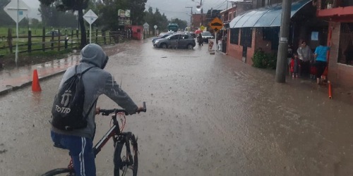 Gobernación de Cundinamarca atiende emergencia en Suesca por desbordamiento de quebradas