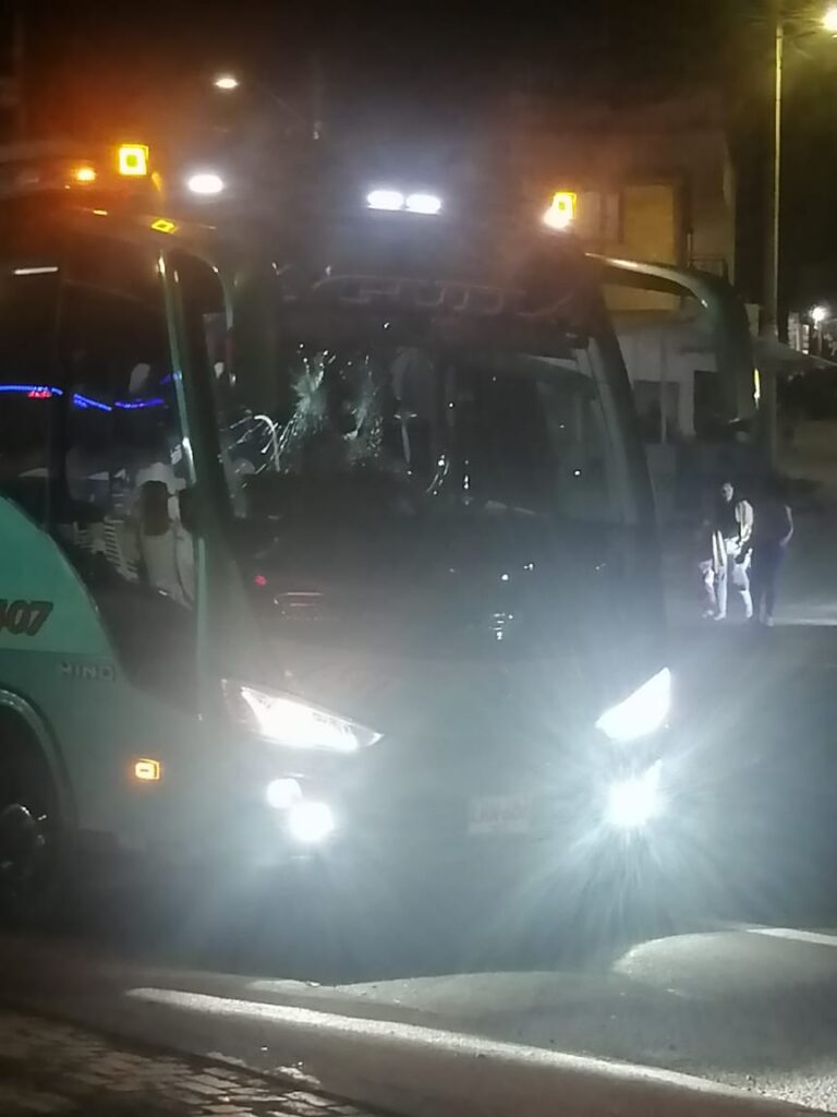 Intentan Asaltar buseta en la autopista Bogotá-La Vega