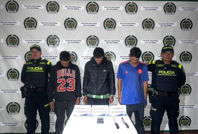 Capturan a tres presuntos ladrones y recuperan el celular robado en Facatativá
