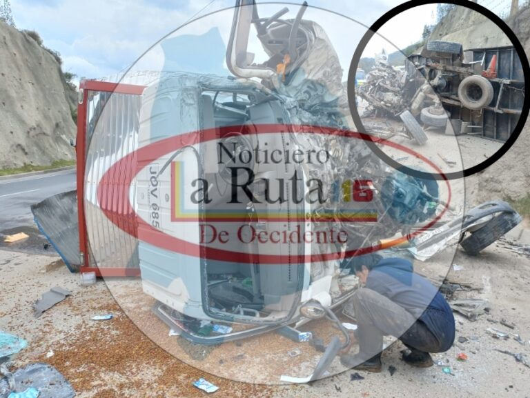 Volcamiento de camión en la vía Mondoñedo deja al conductor herido