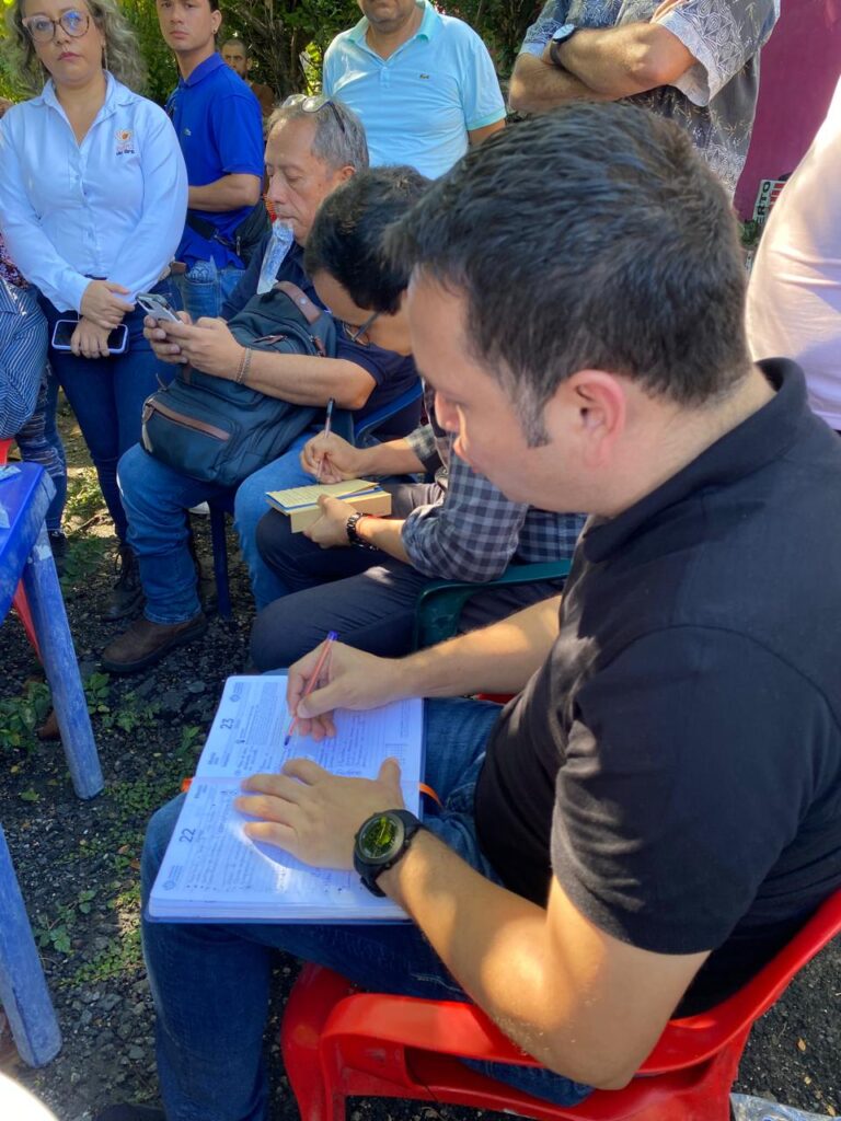 Diálogo en Puerto Bogotá: Comunidad levanta bloqueo tras mesa de concertación