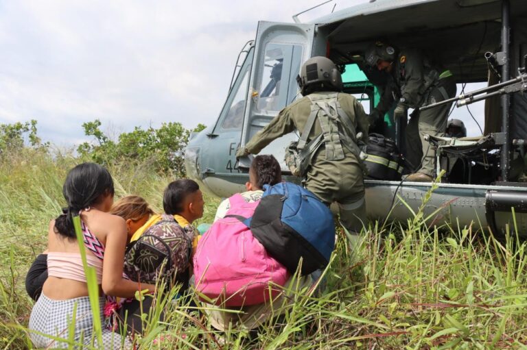 Personas extraviadas en Carmen de Apicalá fueron evacuadas gracias a la Fuerza Aérea Colombiana