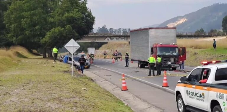 Trágico accidente en la vía Canoas- Soacha: una mujer fallece y tres personas resultan heridas