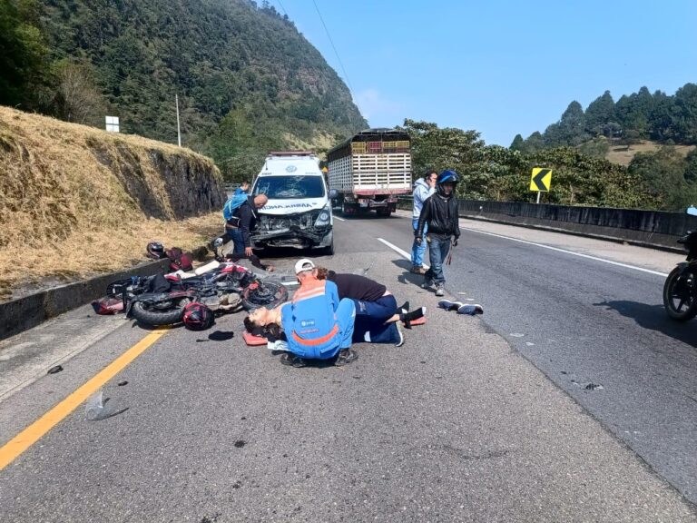 Trágico accidente en la autopista La Vega-Bogotá deja un motociclista muerto y un acompañante herido