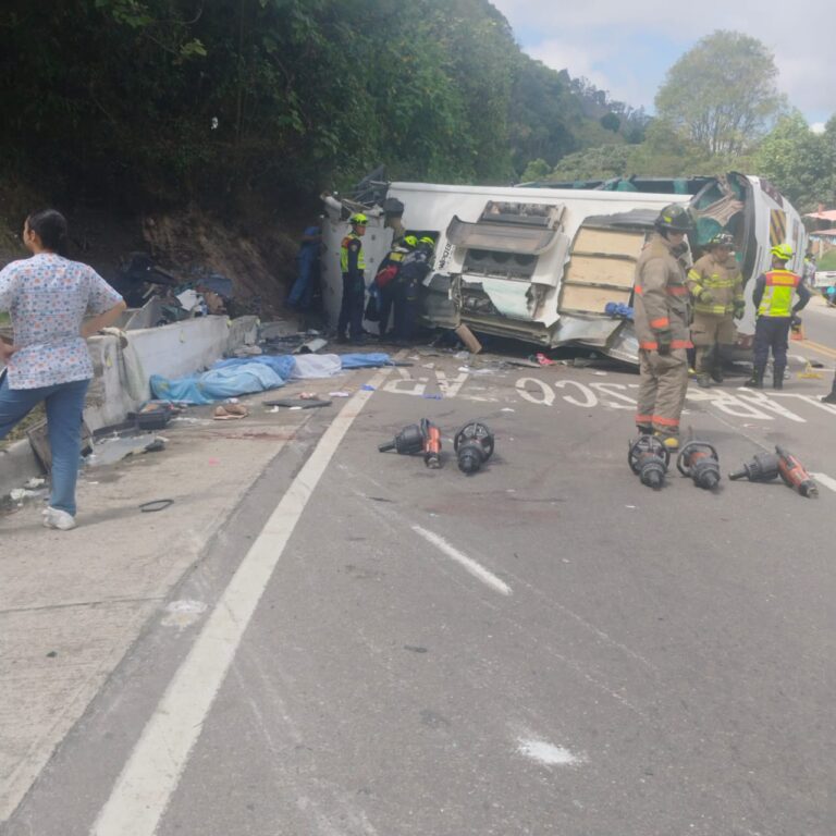 Cinco fallecidos y 23 heridos en accidente de tránsito en la vía Mosquera-La Mesa