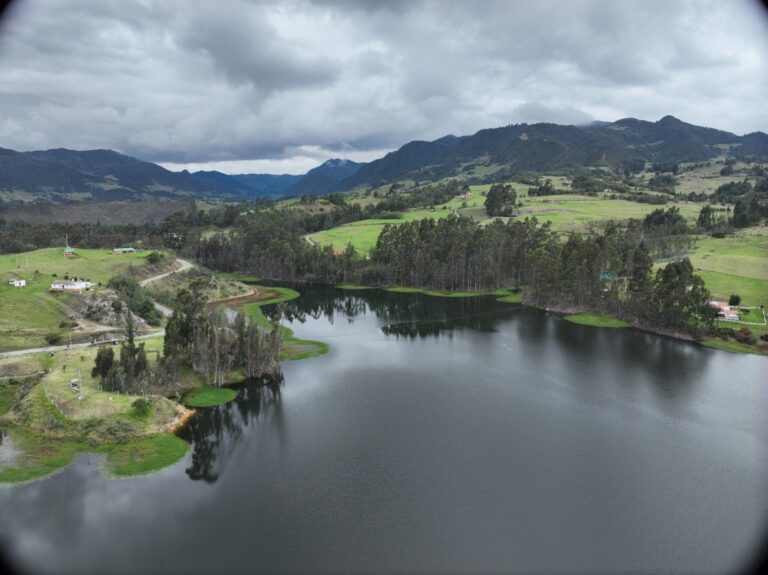 CAR y Gobernación de Cundinamarca iniciarán estudios para determinar yacimientos de aguas subterráneas en 10 municipios de la Sabana