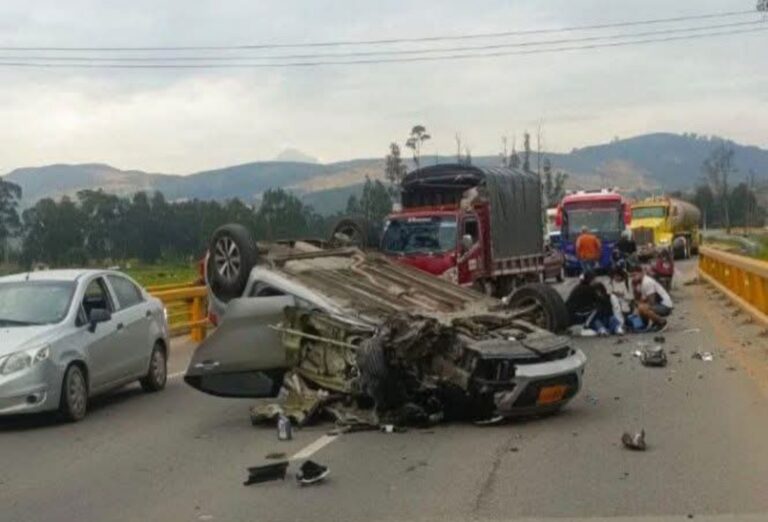 Volcamiento en la vía Mondoñedo deja tres personas heridas