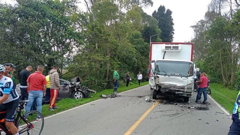 Accidente en la vía a Sibaté deja tres heridos y genera conato de incendio