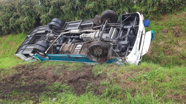 #ÚltimaHora | Accidente de buseta intermunicipal entre Facatativá y Madrid deja varios lesionados