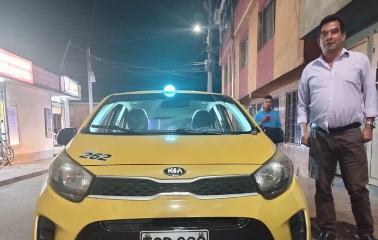 «Aún quedan personas honradas»: Taxista en Facatativá devuelve cartera con un millón de pesos