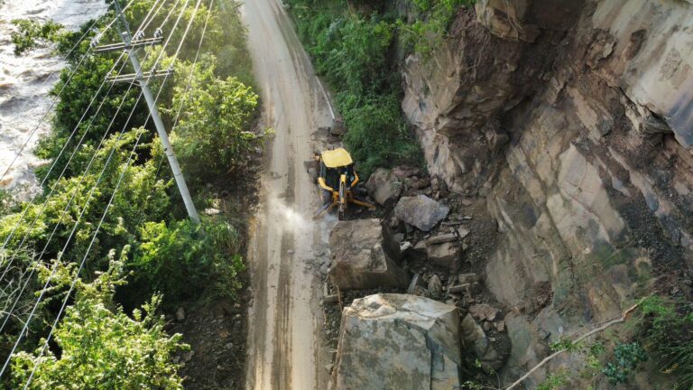 Paso a un carril en el corredor Boquerón – Pandi por hundimiento de la vía tras creciente del río Sumapaz