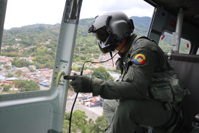 Sobrevuelos Fortalecen la Seguridad en Corredores Viales del Centro del País