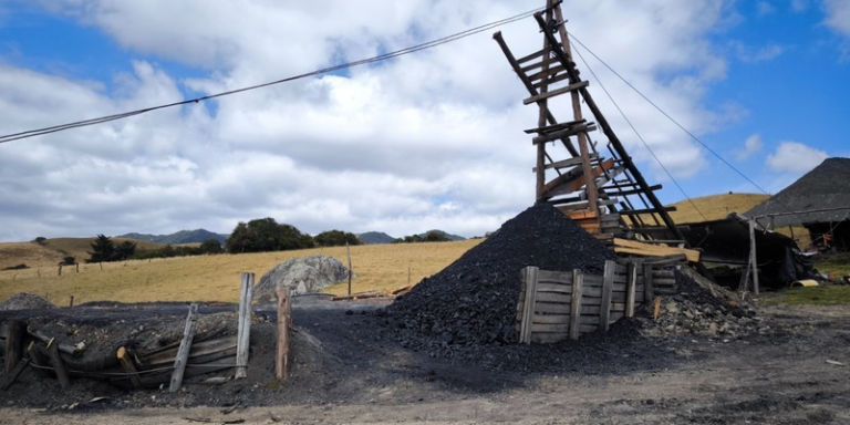 CAR inició procesos sancionatorios en cinco minas de carbón en Lenguazaque por graves afectaciones ambientales.