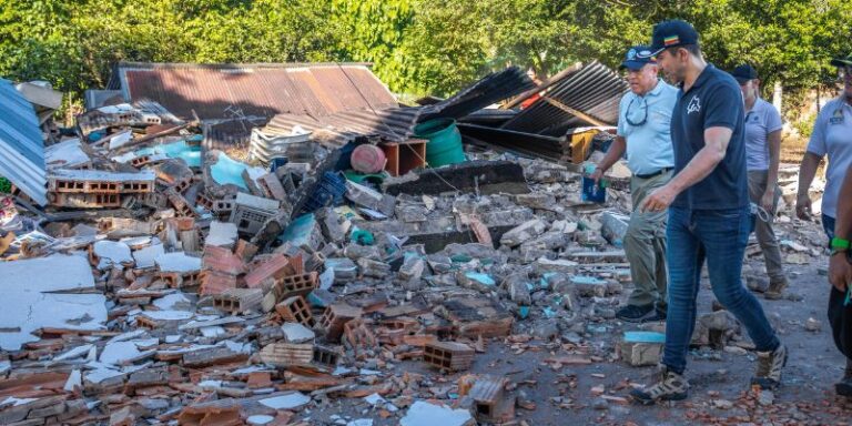 Gobernador Jorge Rey lidera respuesta ante sismo que deja más de 350 viviendas afectadas en Cundinamarca