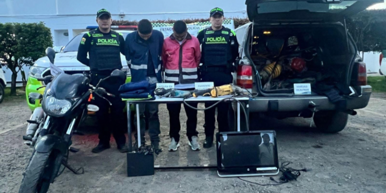 Simularon ser operarios de servicios públicos para robar en Funza: cayeron cuando intentaban huir con maquinaria pesada