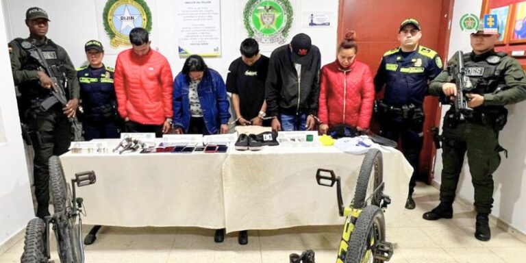 Caen cinco presuntos expendedores de droga en Funza