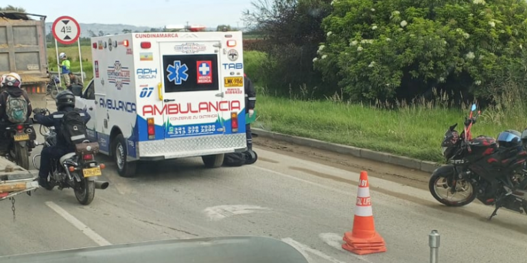 Motociclista resultó lesionado tras ser arrollado por una volqueta en la vía Madrid–Facatativá