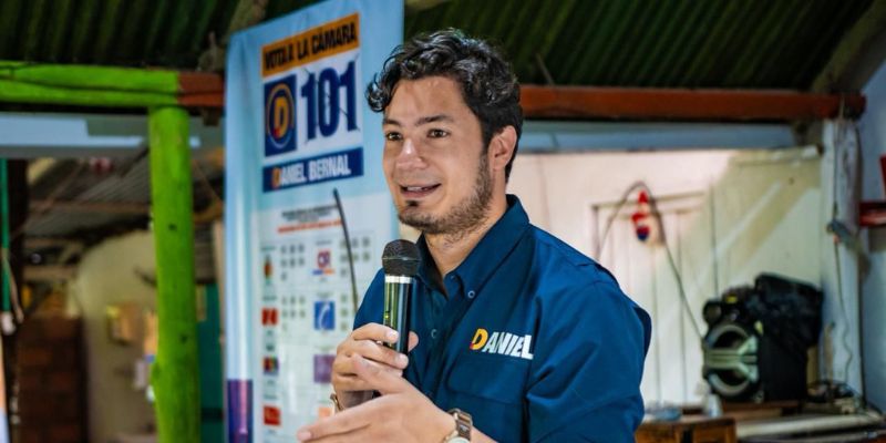 Daniel Bernal propone créditos para que jóvenes campesinos accedan a la tierra y alerta sobre el envejecimiento del campo