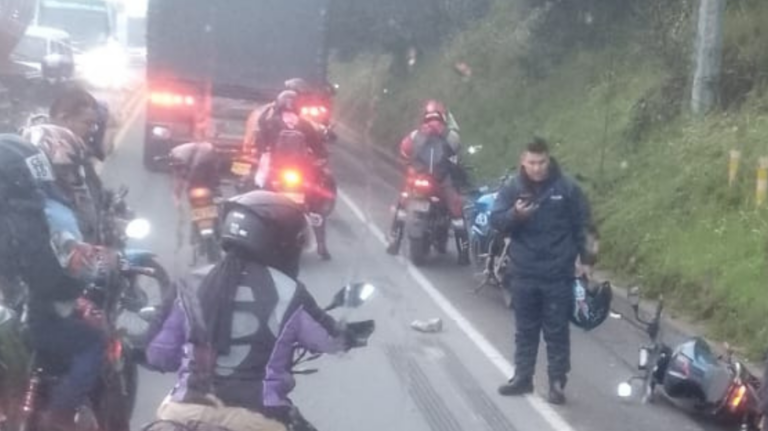 Accidente entre tractomula y motocicleta deja un herido y afectó la movilidad en Facatativá