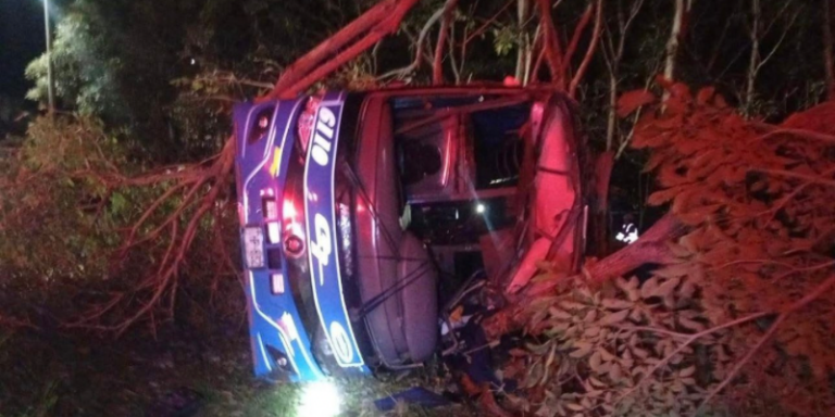Accidente de bus en la vía Ibagué–Bogotá deja al menos cuatro muertos y más de 15 heridos