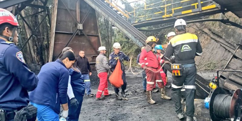 Emergencia en mina de Sutatausa tras explosión: 15 trabajadores comprometidos y continúa operación de rescate