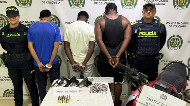 Capturan a tres hombres que se escondían en una vivienda en Puerto Salgar: tenían armas y droga