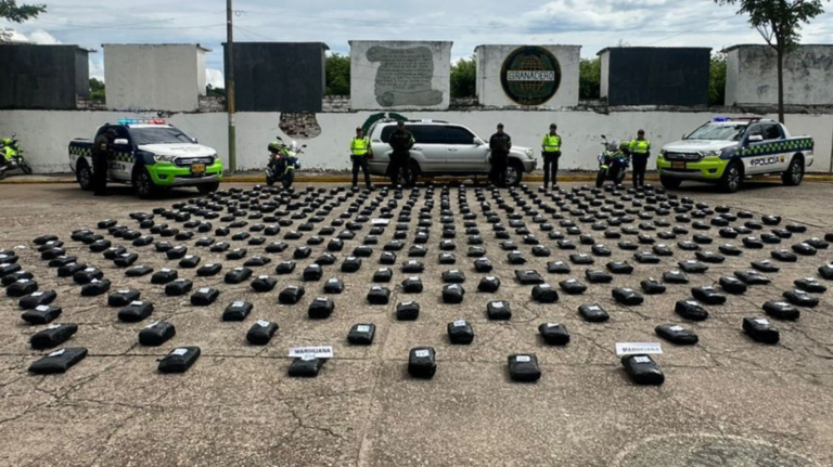 Incautan 412 kilos de marihuana en vehículo blindado con placas adulteradas en la vía Bogotá–Girardot
