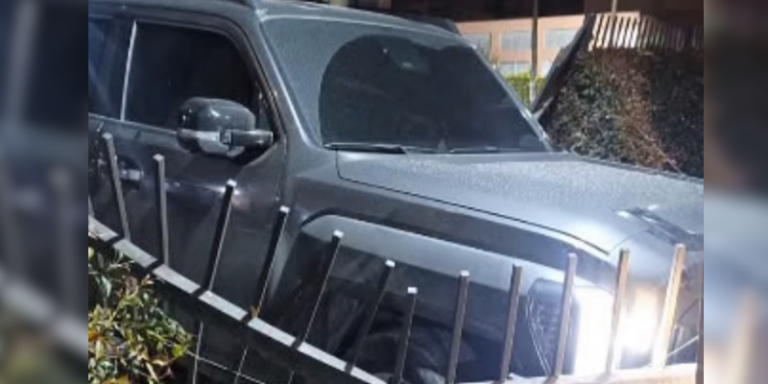 Chocó contra la reja de un conjunto, huyó y terminó capturado: investigan a conductor en Mosquera